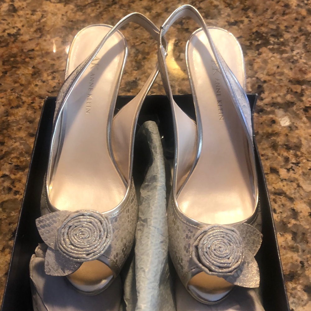 Anne Klein peep toe shoes
